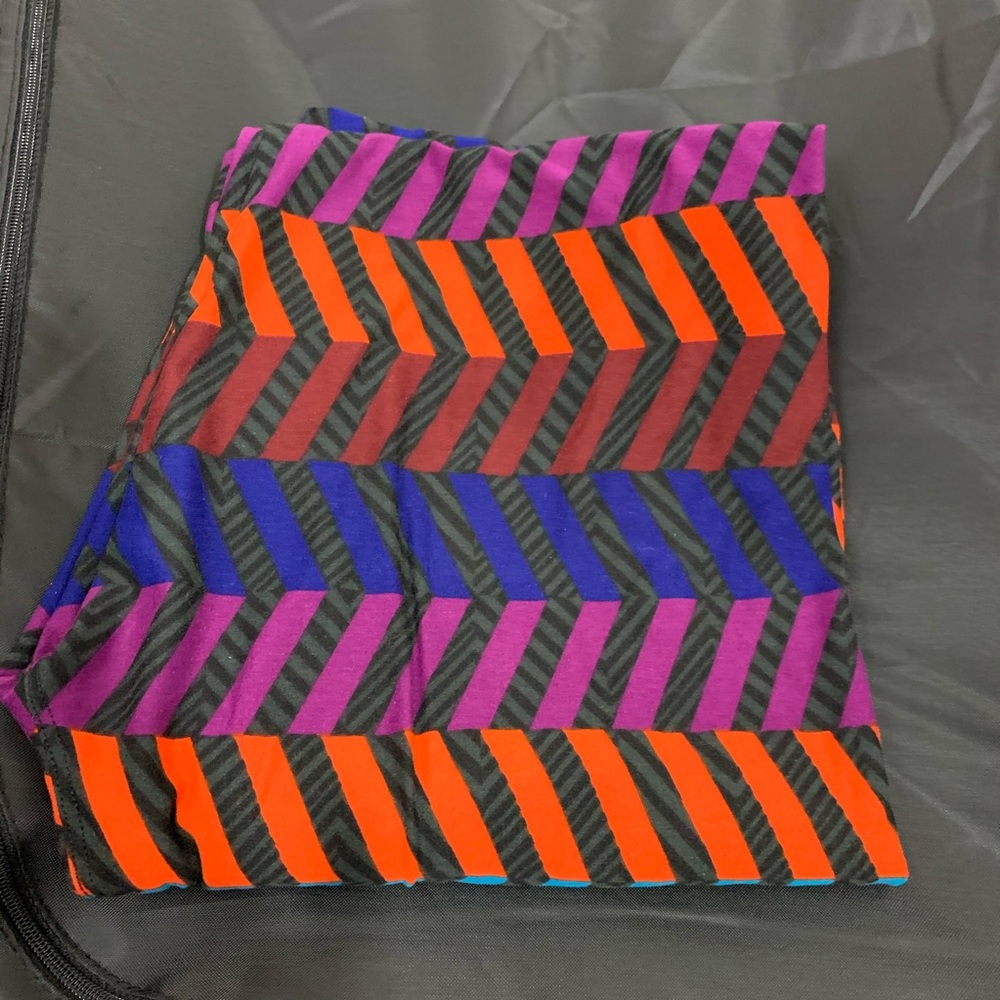 LuLaRoe Tall & Curvy TC Leggings